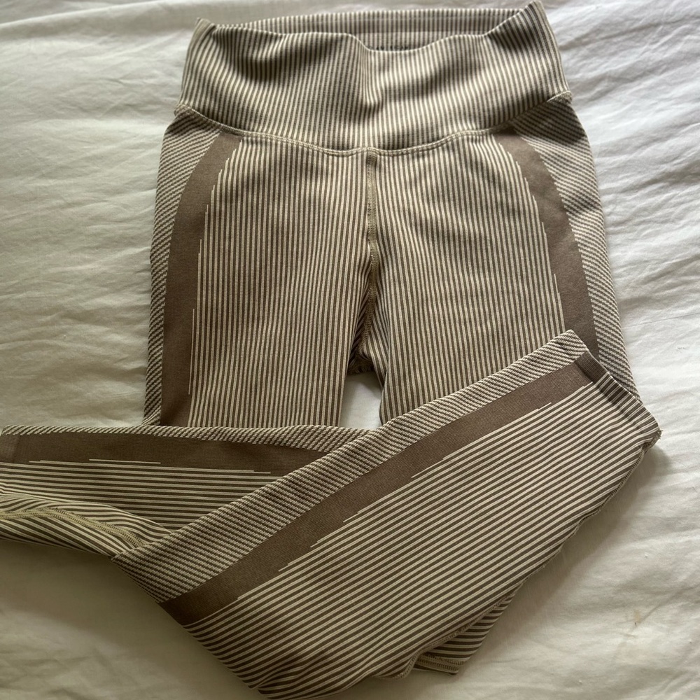 Good American Brown and Cream Ribbed Leggings